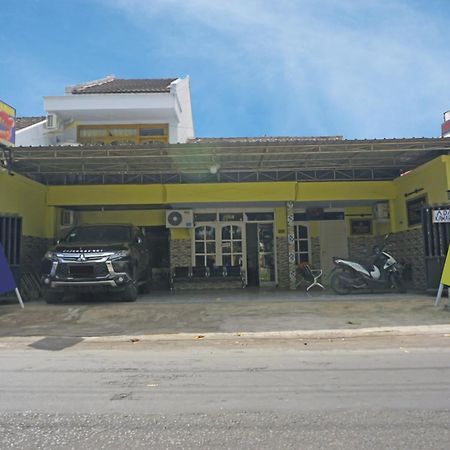 Putih Mulia Homestay Syariah Lumajang Ngoại thất bức ảnh