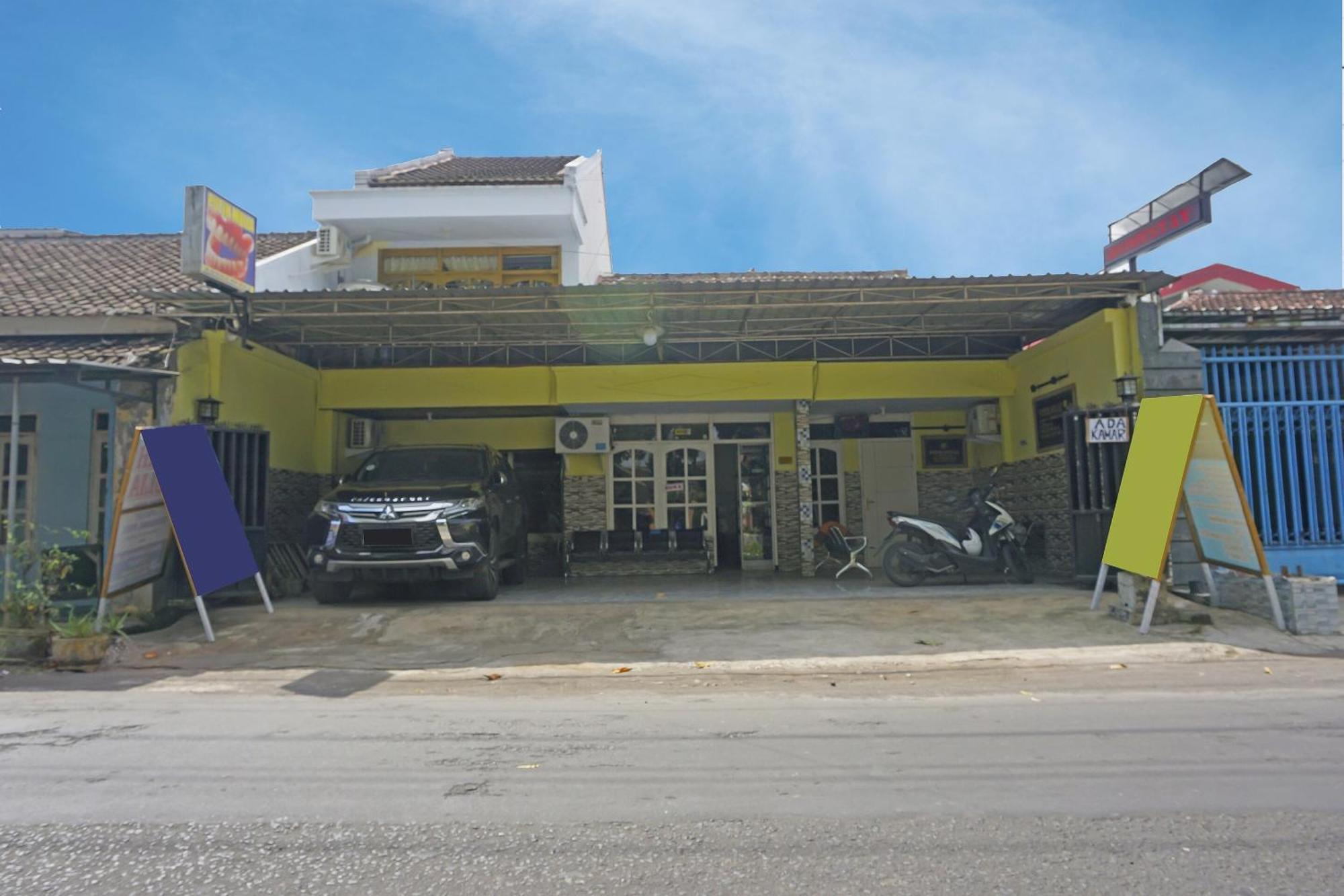 Putih Mulia Homestay Syariah Lumajang Ngoại thất bức ảnh