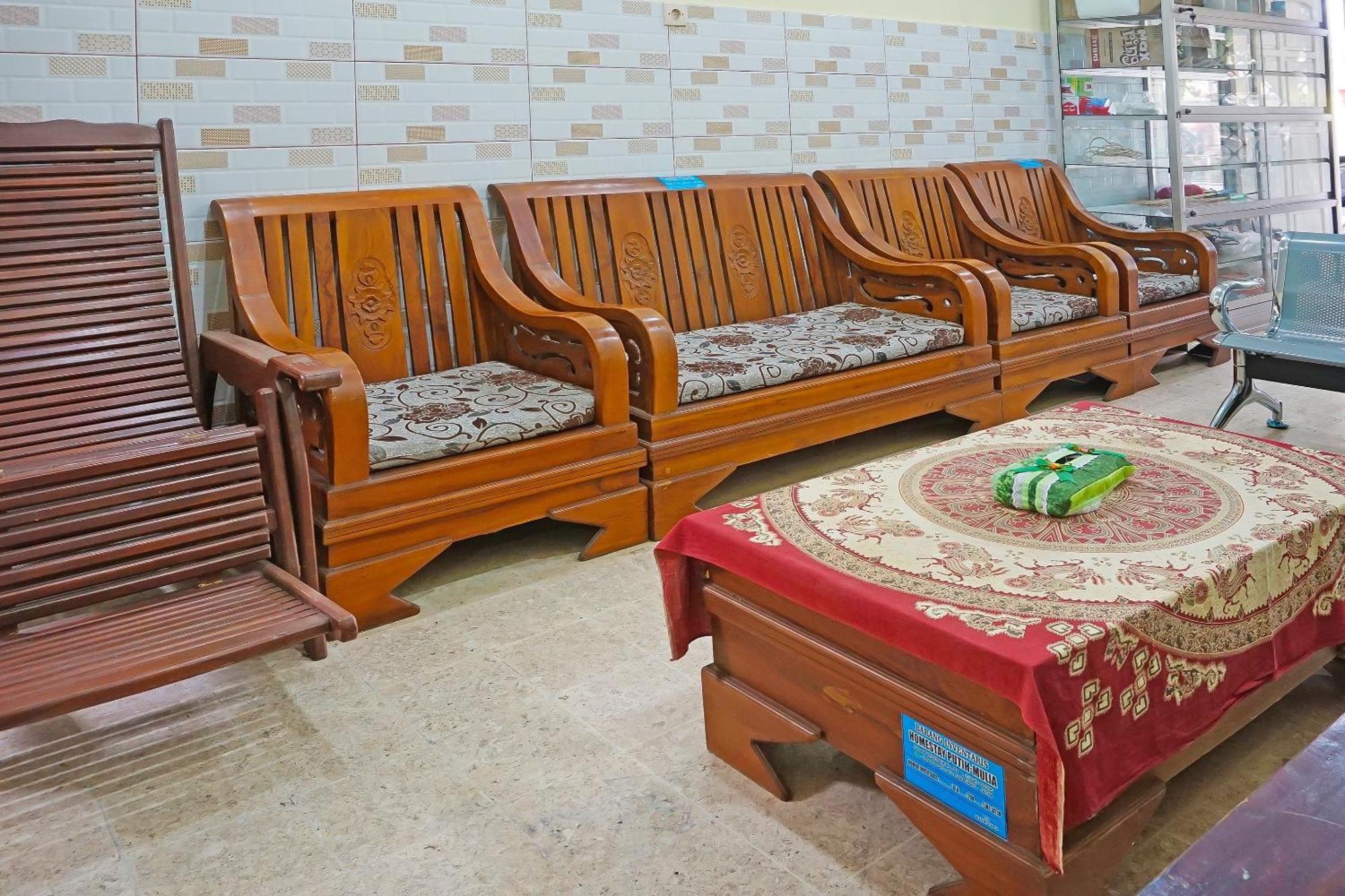 Putih Mulia Homestay Syariah Lumajang Ngoại thất bức ảnh