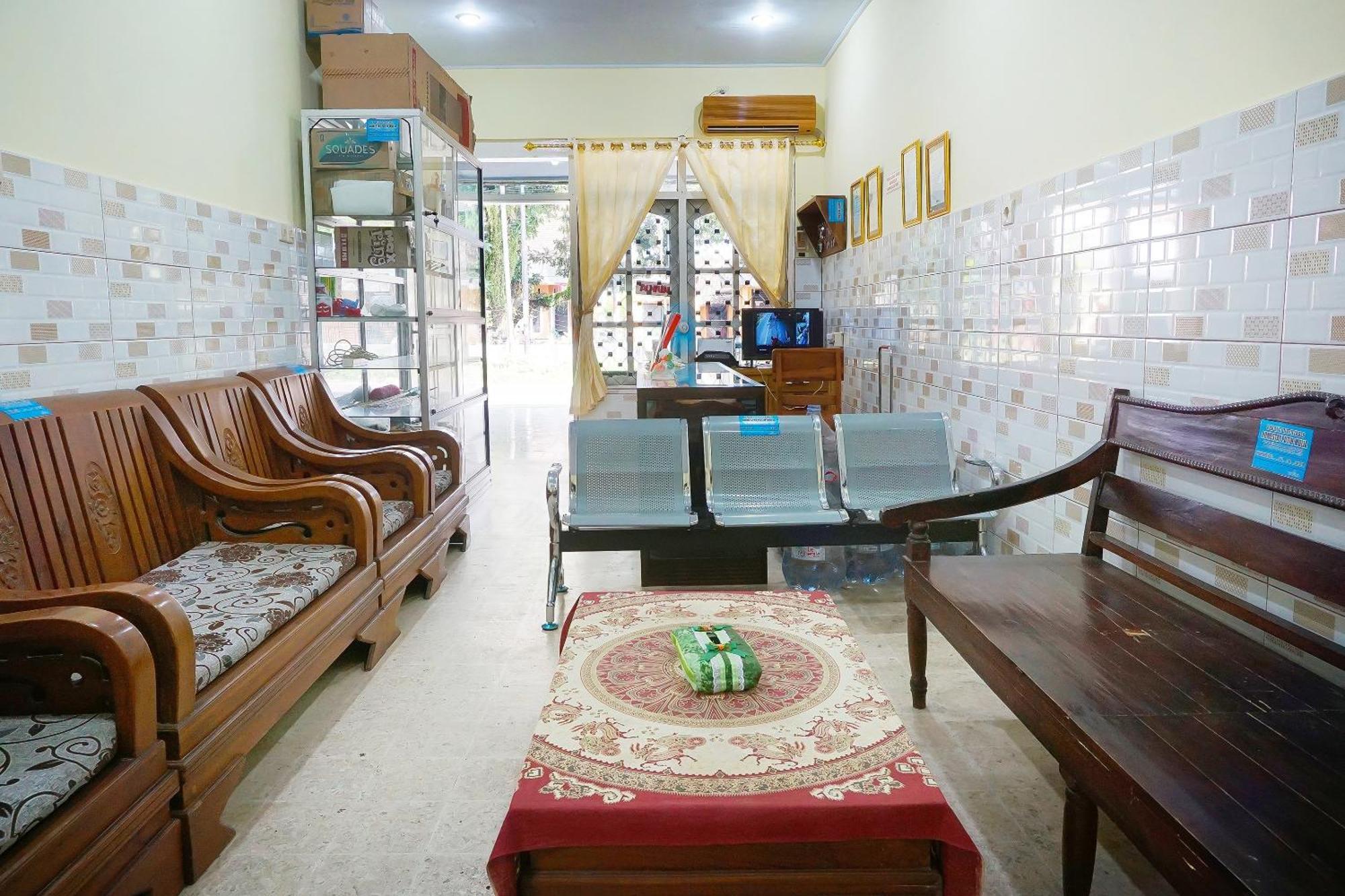 Putih Mulia Homestay Syariah Lumajang Ngoại thất bức ảnh