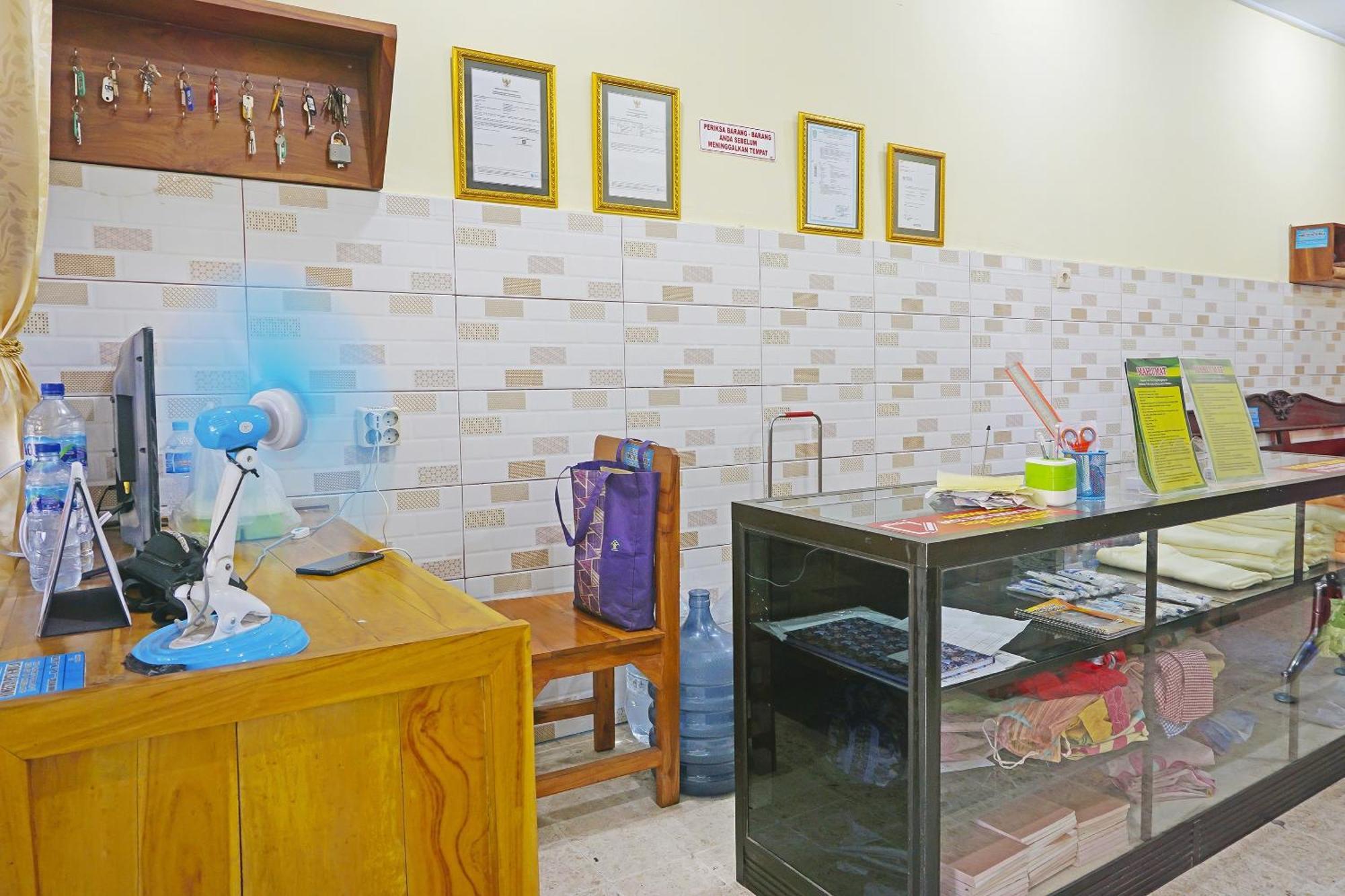 Putih Mulia Homestay Syariah Lumajang Ngoại thất bức ảnh