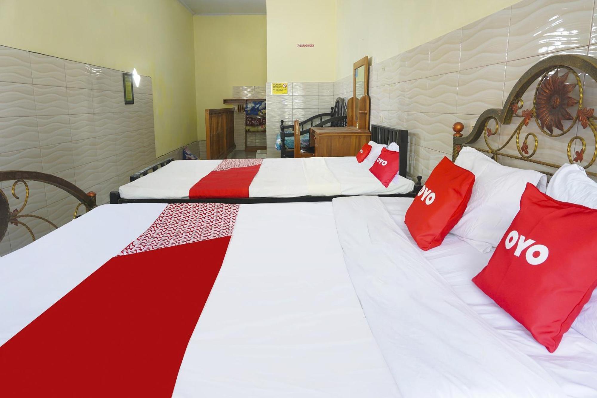 Putih Mulia Homestay Syariah Lumajang Ngoại thất bức ảnh