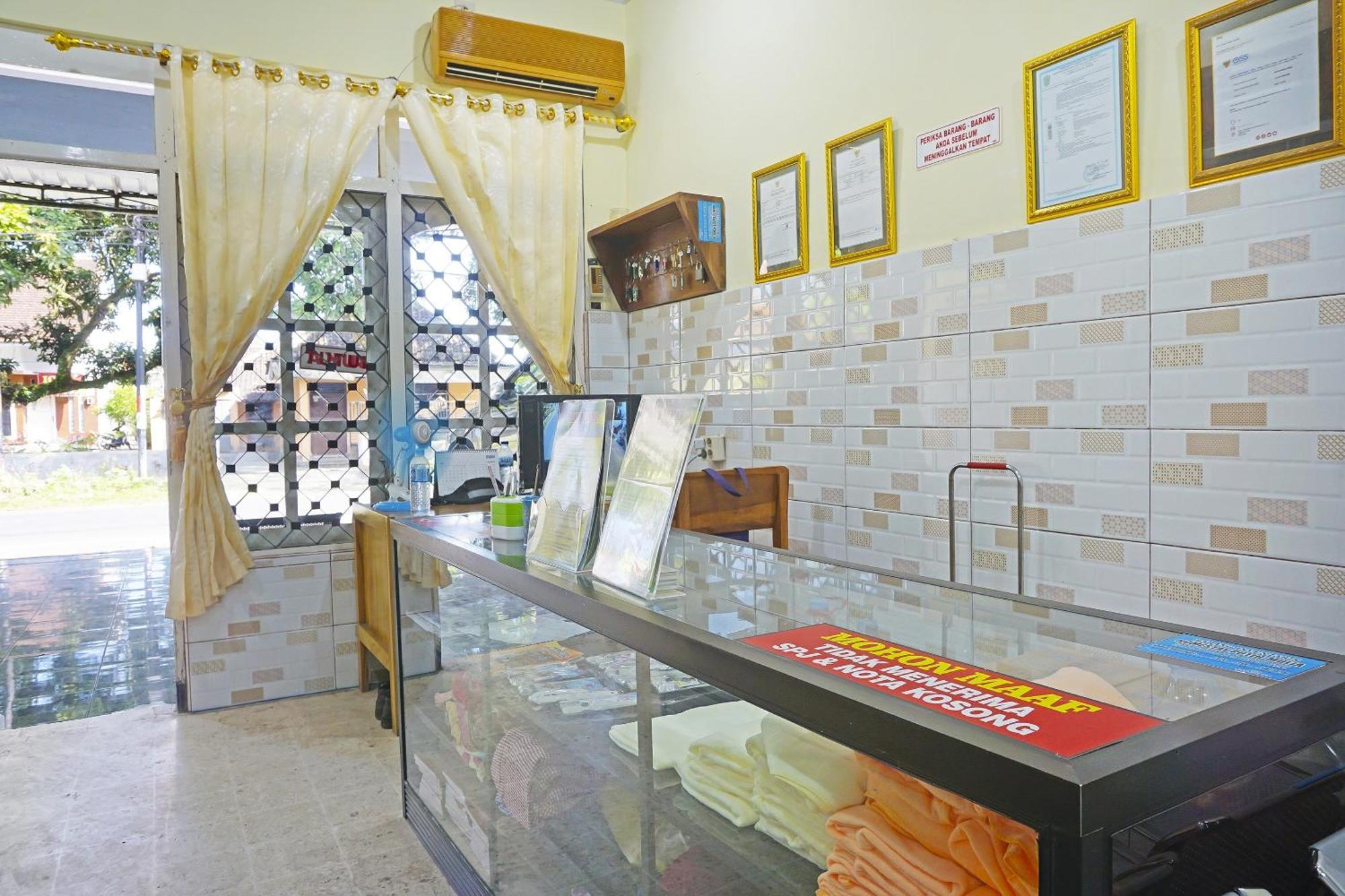 Putih Mulia Homestay Syariah Lumajang Ngoại thất bức ảnh